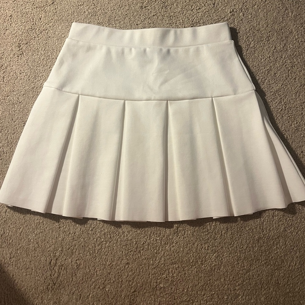 Lioness white pleated mini skirt size small